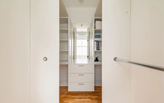 Stylish and Upscale 2BR Loft - Near Queen Street