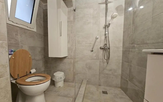 J G Luxury Apartment - Athens Town