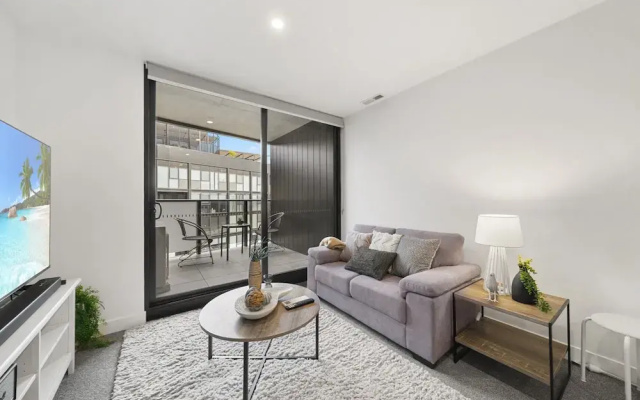 Phillip 2-bed: Chic Interiors, Amazing Amenities