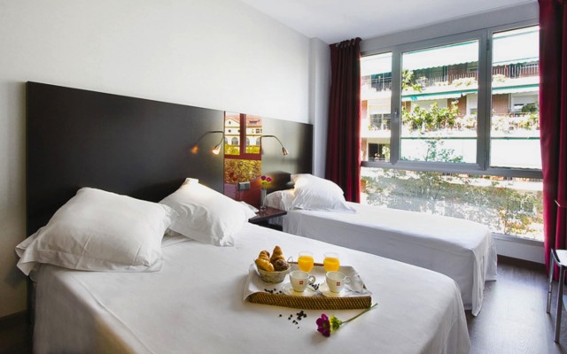Отель SM Hotel Sant Antoni Испания, Барселона - - забронировать отель SM Hotel Sant Antoni, цены и фото номеров вид на фасад