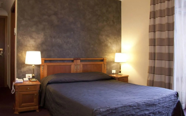 J Maluni City Hotel
