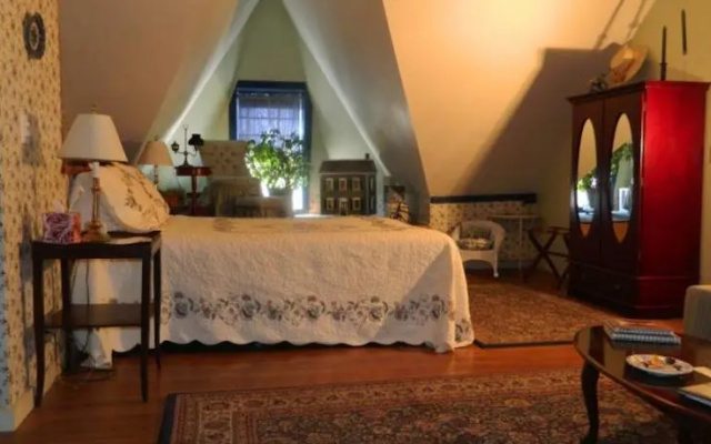 Village Victorian Bed & Breakfast