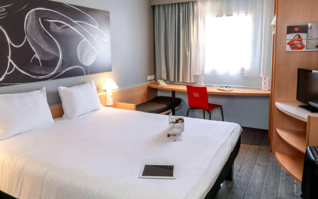 ibis Orange Sud