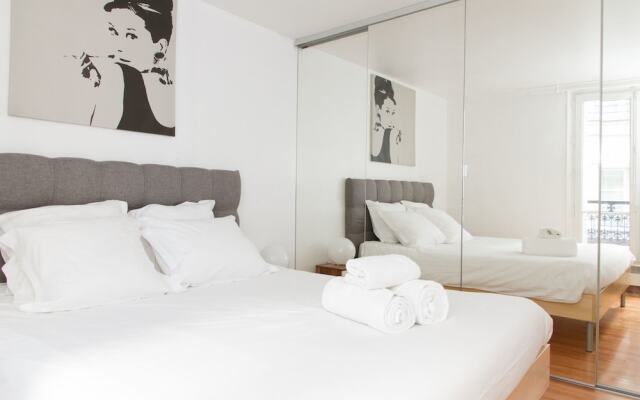 Отель Louvre Area - Saint Honoré Apartment Франция, Париж - отзывы, цены и фото номеров - забронировать отель Louvre Area - Saint Honoré Apartment онлайн комната для гостей