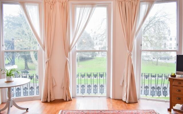 Апартаменты Bright 1 Bedroom Apartment in Seven Dials Брайтон комната для гостей