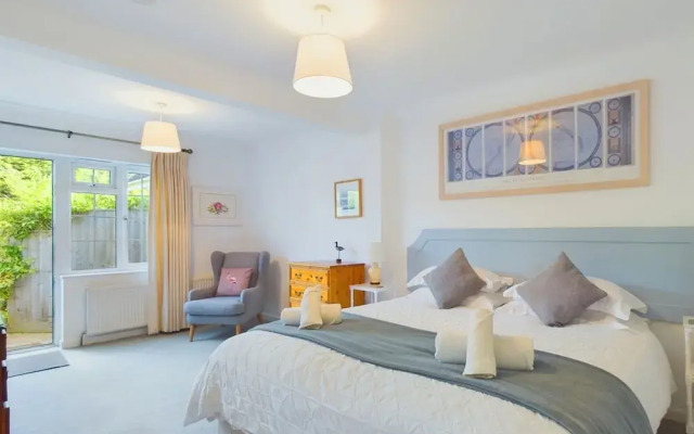 White Roses a dog Friendly Retreat for two