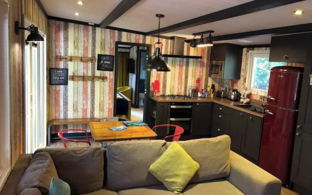 Pet Friendly Lodge - Sleeps 6