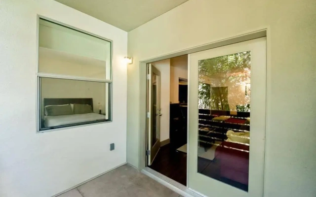 Hollywood and Highland Apartment