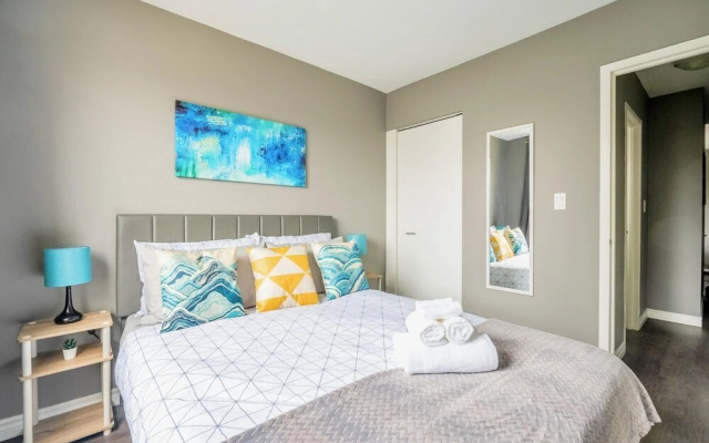 2BR Apt w King Bed and Netflix- Prime Location