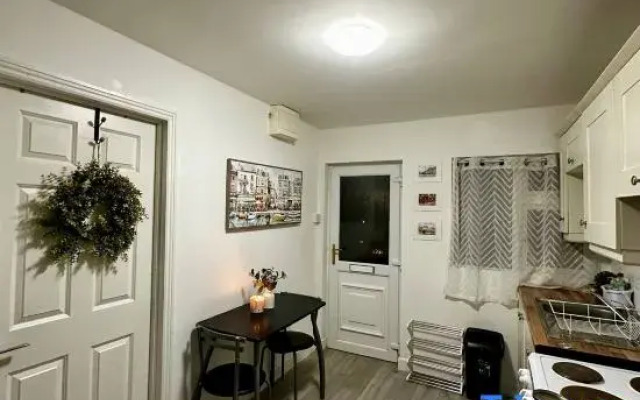Tranquil Studio Retreat in Dublin 22 with Garden and BBQ