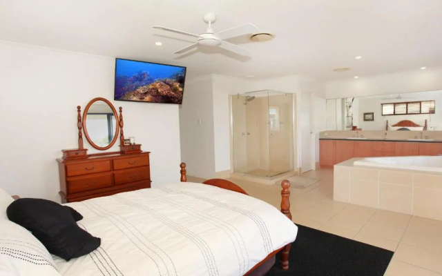 St Lucia 11 - Four Bedroom Canal Home with Pool