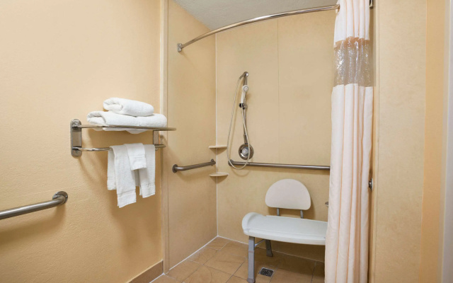Days Inn by Wyndham Jacksonville Airport