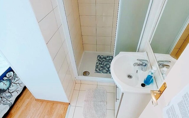 Sea-view Apartment - Sleeps 4, Parking & Balcony