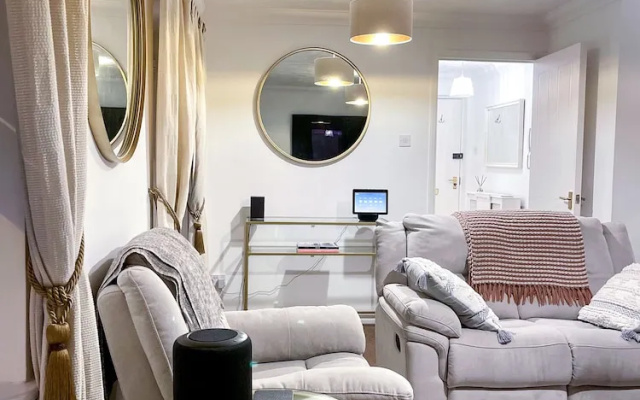 1-bed Apt, Sleeps 2, 20 min Walk to Centre