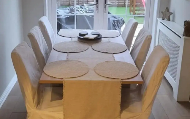 3 Bedroom, Sleeps 6, Free Parking