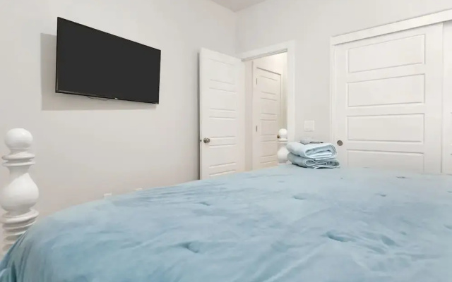 Rock Canyon Oasis 4 Bedroom Home by RedAwning