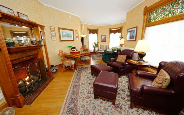 LimeRock Inn
