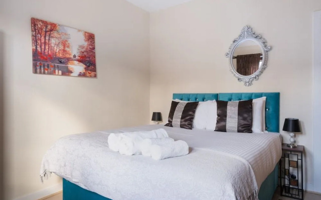 Novelty Suites - Roslin Street