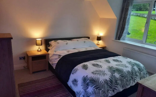 3 Bed Barn - Sleeps up to 6 - Parking - Wifi