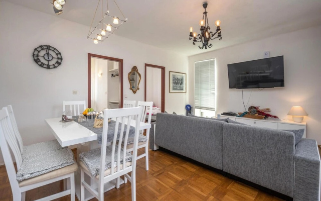 Nice Apartment in Malinska With Wifi and 3 Bedrooms