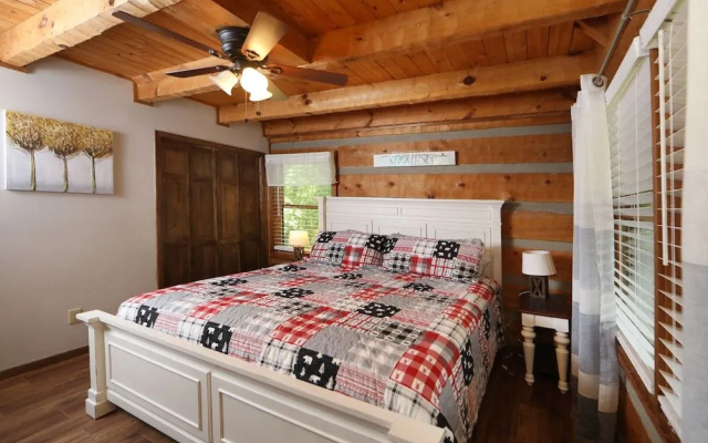 Bear Trails - Two Bedroom Cabin