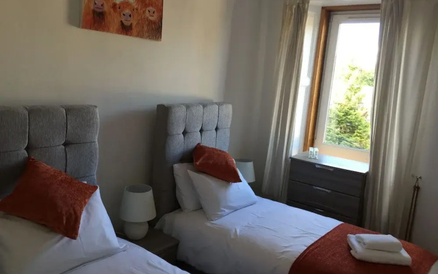 Great Location 2 Bedroom Scotstoun Flat