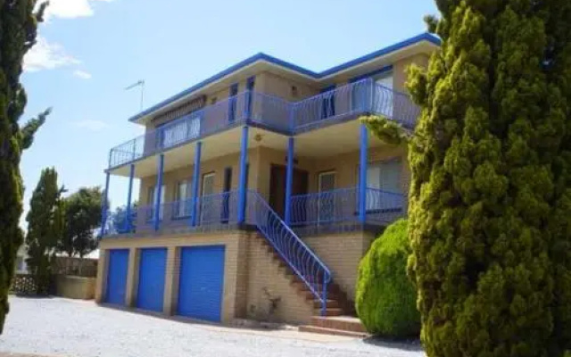 Flat 2 - 3 Bay Lane
