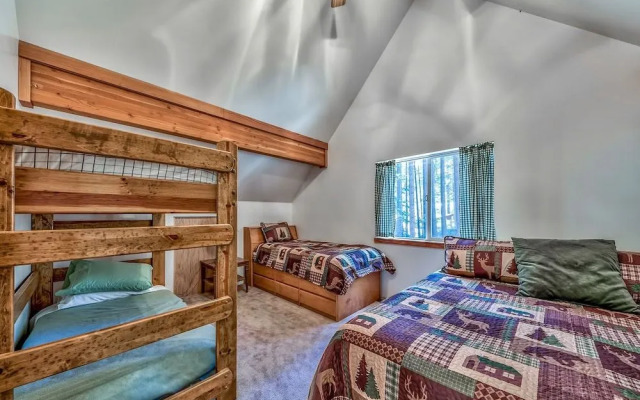 2716HM Hank Monk - 2 Br Chalet