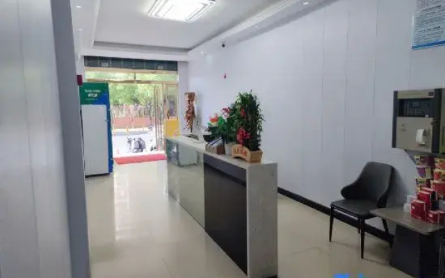 Huadu Express Hotel (Feixi Normal School Greenbelt Metro)