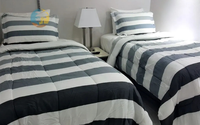 Alexander 518 4 Bedroom Apts by RedAwning