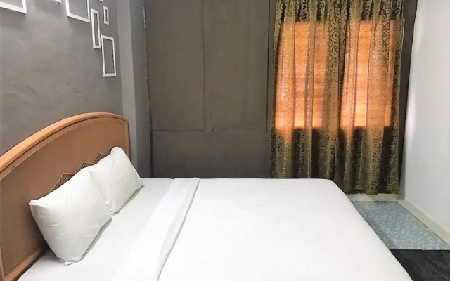 OYO 90465 Pelangi Baru Hotel
