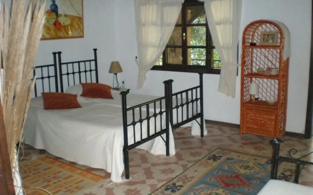Bakkhos Guesthouse