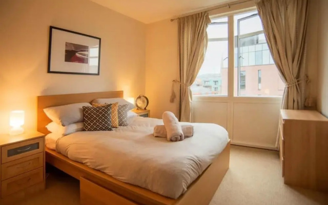 Urban Couples Retreat Apart- Pool Table & Balcony