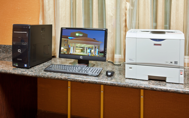 Holiday Inn Express & Suites Sacramento NE Cal Expo by IHG
