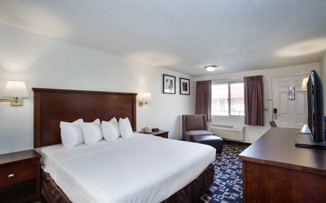 MorningGlory Inn & Suites