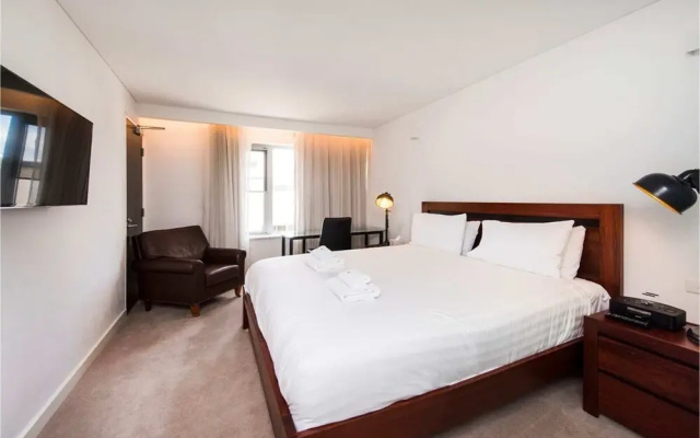 Comfortable Room With Fantastic Rooftop Views
