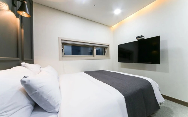 With U Hotel & Guesthouse