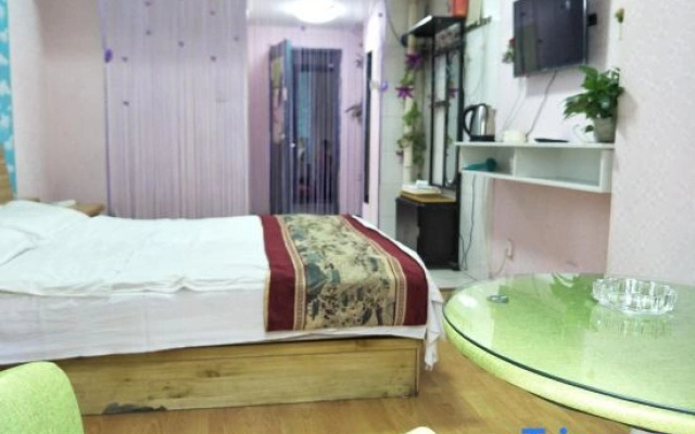 Good Luck Residence Hotel (Zhengzhou Erqi Square David City Branch)