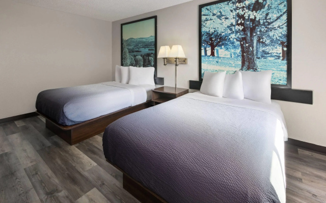 Super 8 by Wyndham Latham/Albany Airport