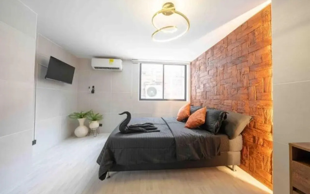 3 BR apartment 1 block from lleras park