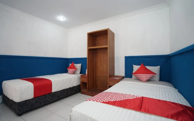 Paris Hotel by OYO Rooms