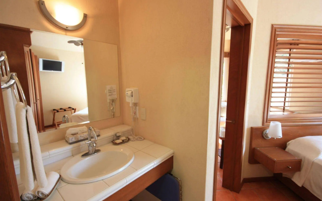 Alcazar Suites