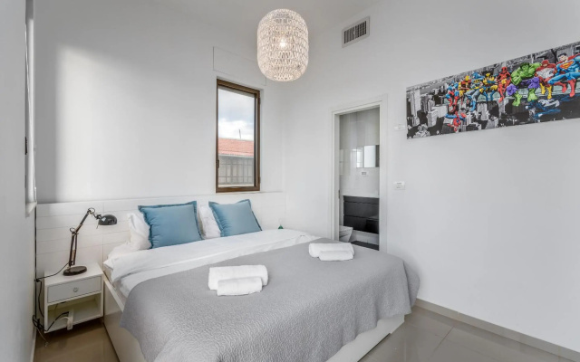 Modern & Bright 3 BDR close to the beach