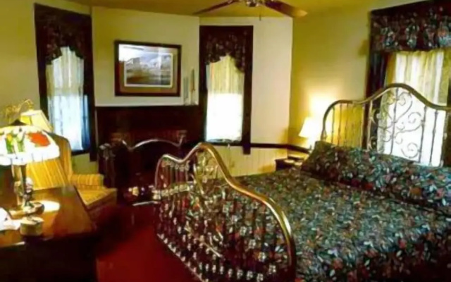 Parsonage Inn