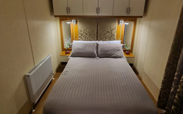 Captivating 3-bed Caravan at Golden Palm Skegness