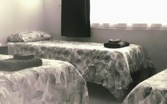 Aaron Court Motel