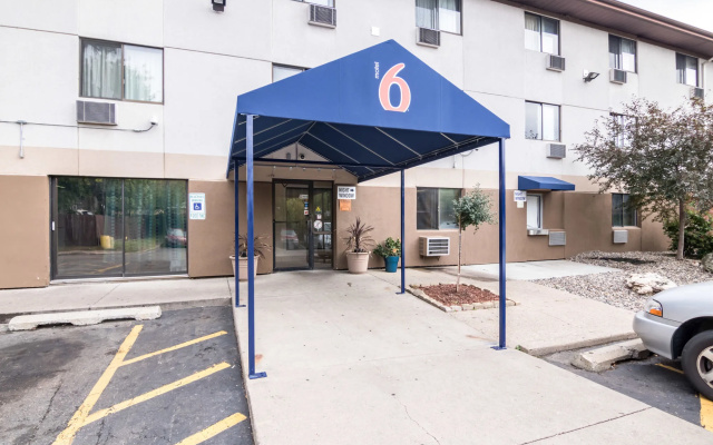 Motel 6 Saint Paul, MN - I-94