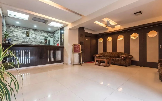 OYO 6833 Hotel Tanish Residency