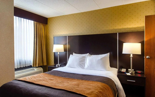 Comfort Inn & Suites Fall River