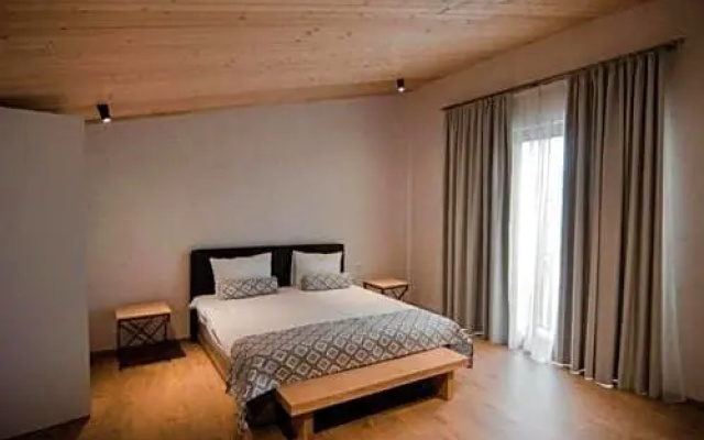 Hotel Tela & Mareli Winery